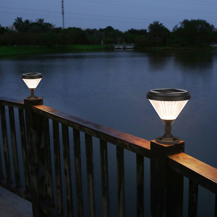 Aluminium-PC-Material Solar-betriebenen Zaun Post Cap Lichter mit Leuchten für Garten-Tor 2-
